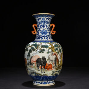 清乾隆青花粉彩八駿圖如意耳瓶32*17釐米