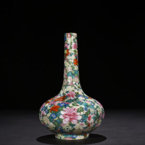 清雍正粉彩萬花不留地長頸瓶22*13厘米