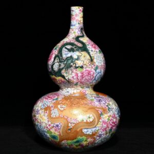 清雍正 金地萬花粉彩描金龍紋葫蘆瓶,高31.8cm直徑20cm