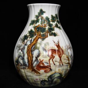 清乾隆 粉彩松鹿圖瓜棱尊,高33.6cm直径28cm