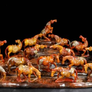 和田玉八馬十六駿，尺寸：長78公分，寬50公分，高26公分！重101斤