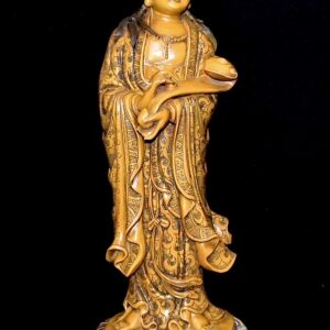 早期收藏 壽山石老嶺石擺件 原石原色純手工雕刻 造型獨特 形象逼真 石紋清晰 生動形象 篆刻家【玉璇】作 收藏佳品 尺寸：15*12*58釐米（含底座高）淨高49釐米 重量：8.8公斤