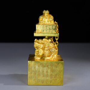 珍藏寶物組合印章一套，造型獨特，品相絕佳，高度：16cm，寬度：7.2cm，重量：2893克