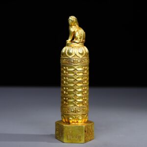 珍藏手工鑿刻印章一枚,高14釐米,寬4釐米,重700克