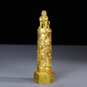 珍藏銅鍍金鑿刻工藝印章一枚,高15釐米,寬4釐米,重760克