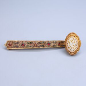 珍寶舊藏掐絲鑲嵌和闐玉如意 長21公分，寬6公分，重125克